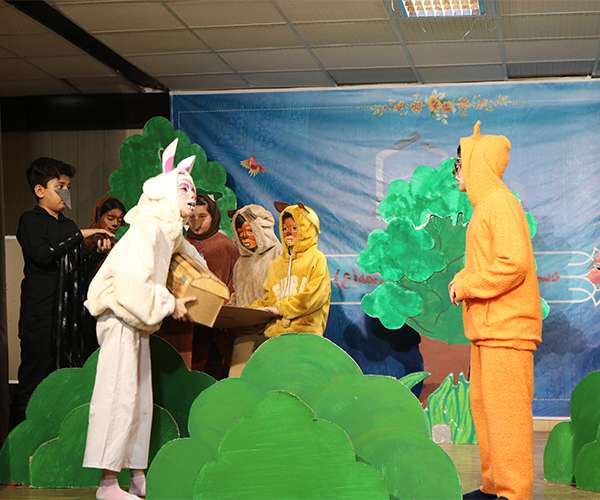 نمایش جنگل راز با هنرنمایی دانش آموزان مقطع دبستان