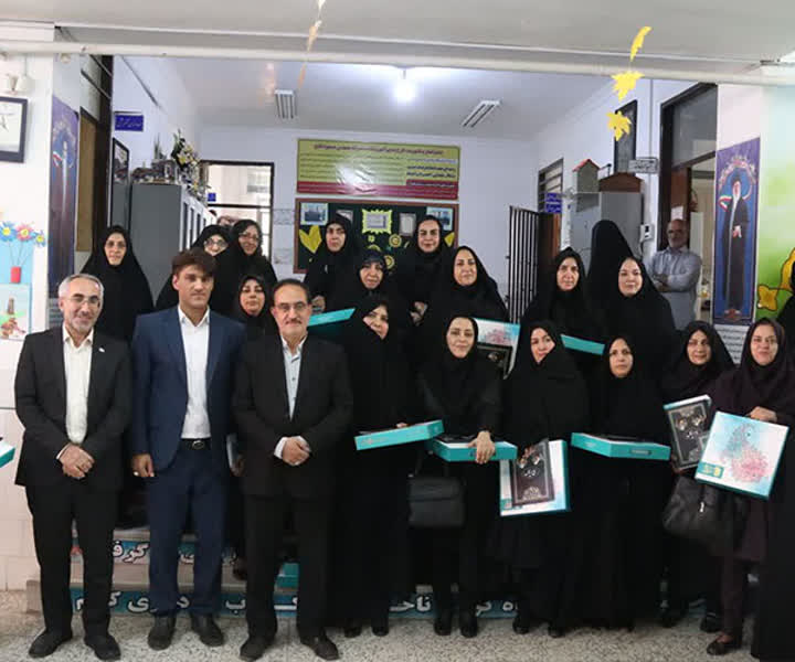 تجلیل از دو مدرسه دبستان دخترانه دوره اول ناحیه ۲ و دبیرستان دوره اول در ۱۸ انجمن برتر اولیا و مربیان