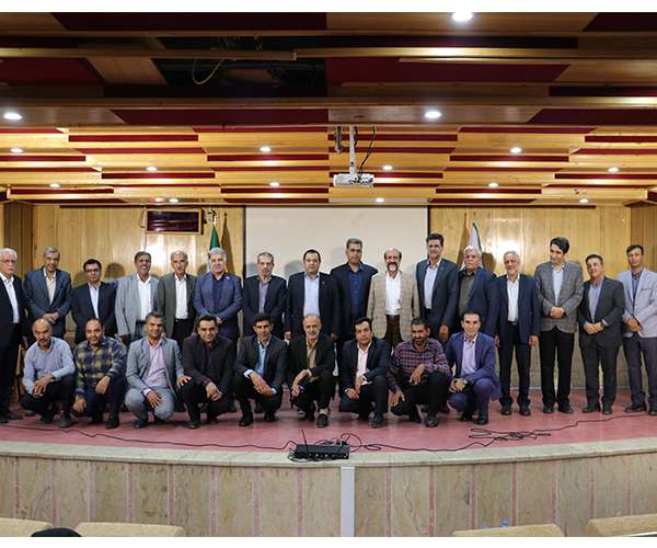 تجلیل از مدیر بازنشسته مجتمع آموزشی جوادالائمه (ع)