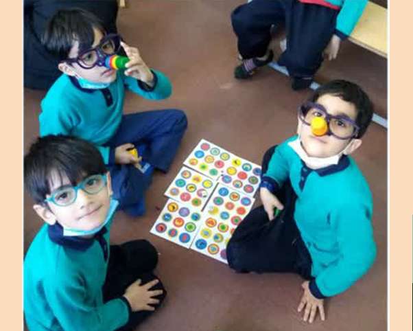 اجرای یک روز خلاق  و پر از تجربه در مدارس