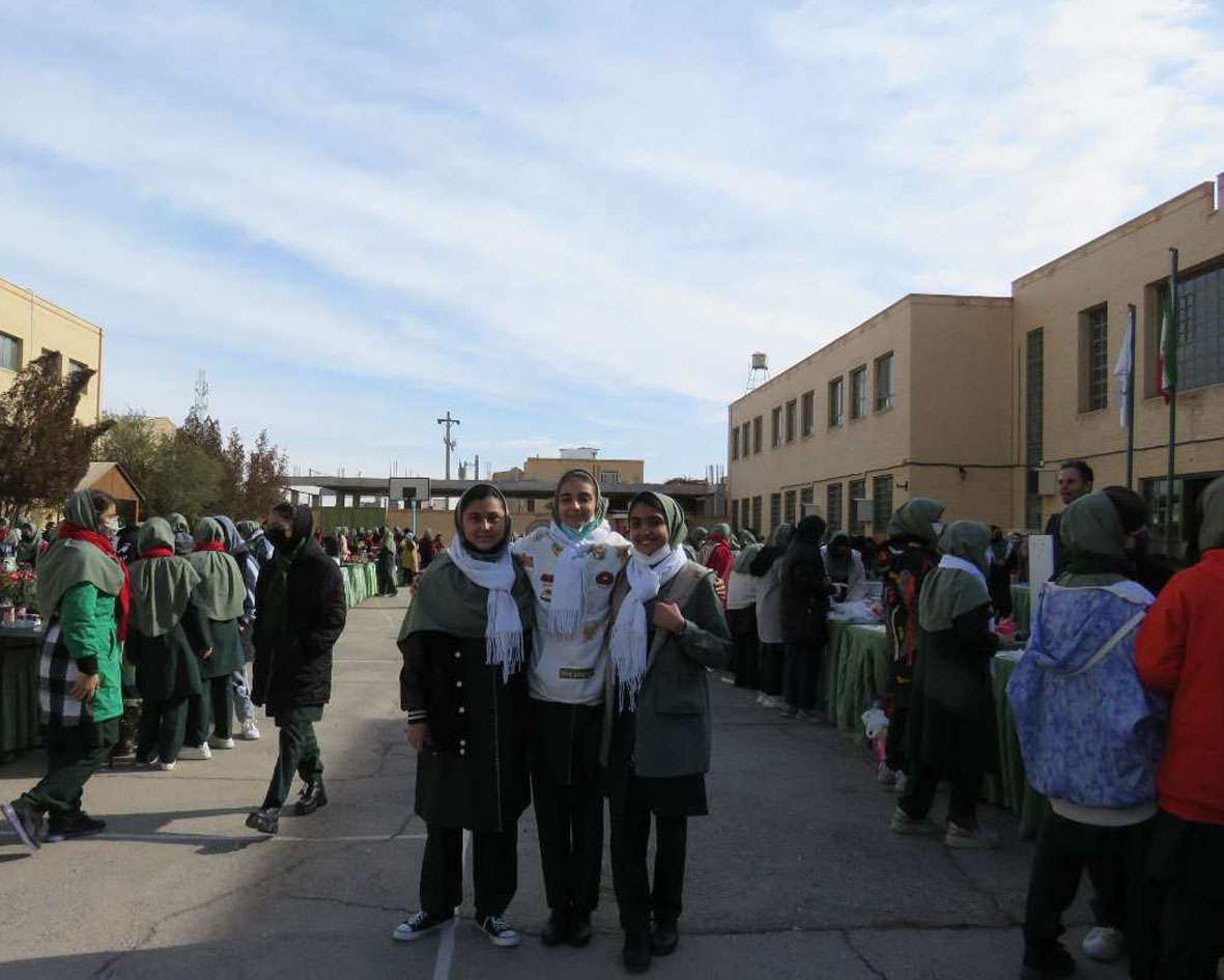 بازارچه خیریه دبیرستان دخترانه دوره اول