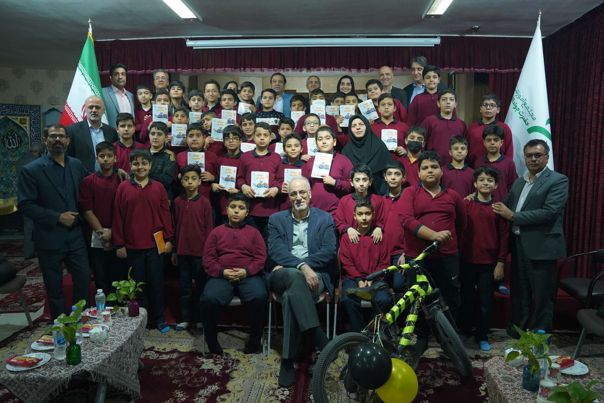 حضور فریدون عموزاده خلیلی در مدارس مجتمع آموزشی به مناسبت هفته کتاب و کتاب خوانی