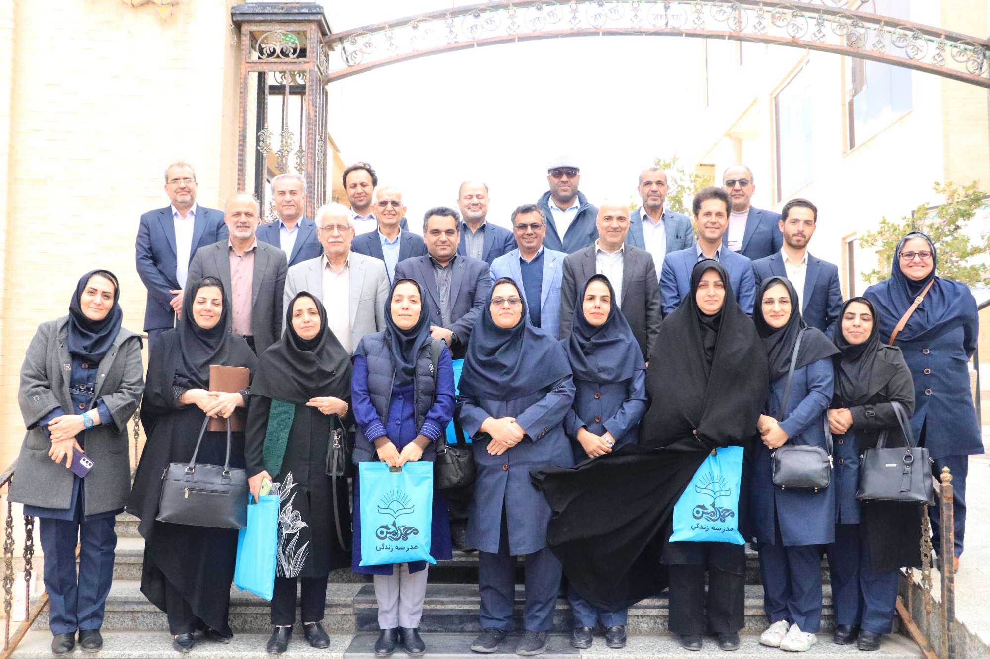 بازدید مسئولین مجتمع آموزشی حضرت جوادالائمه (ع) از مجتمع آموزشی محمد امین نجف آباد
